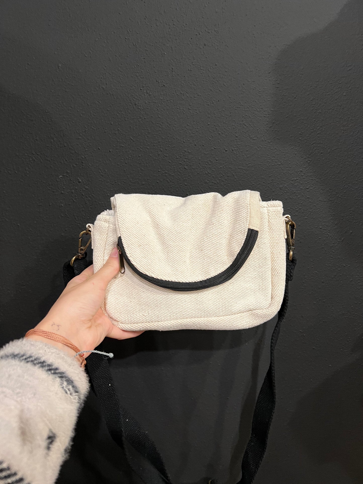 Textured Cross Body- Cream